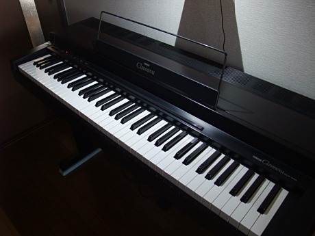 YAMAHA CLP-100